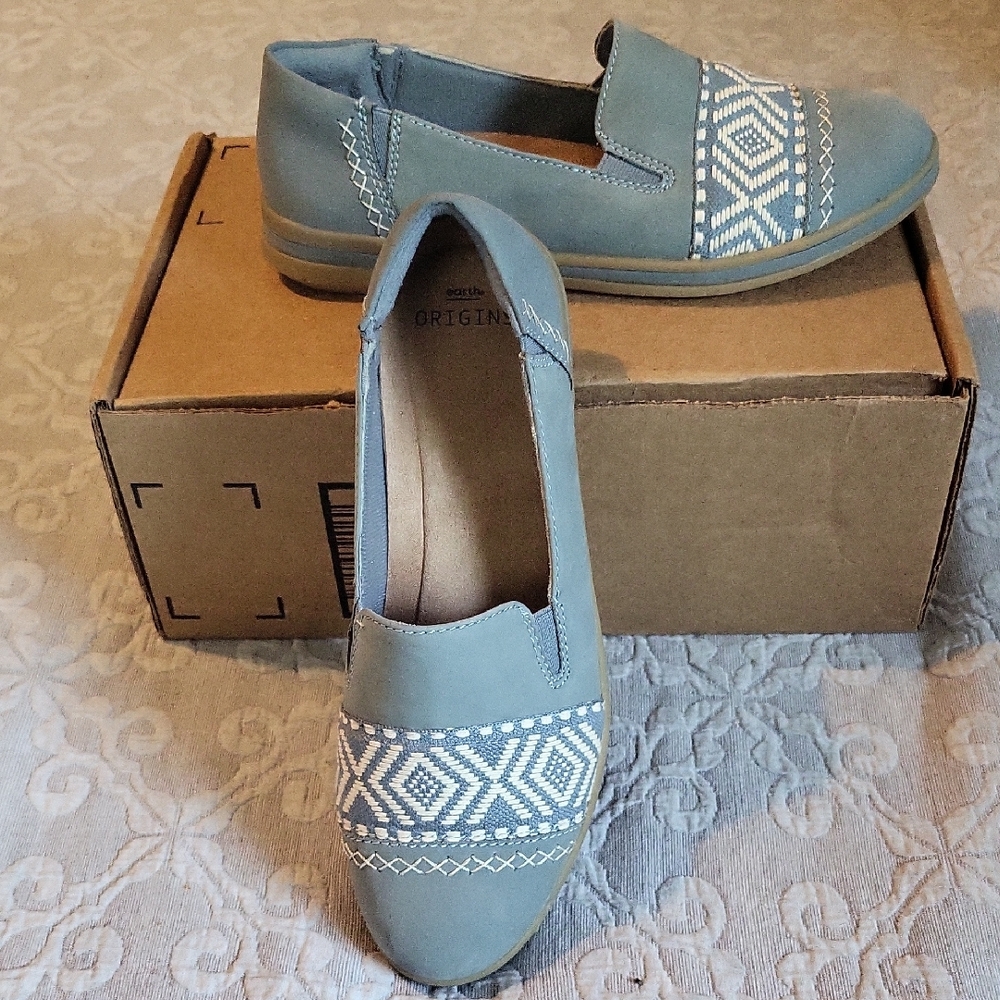 Earth Origins Womens Size 10 Bailey Embroidered Nubuck Slip-Ons